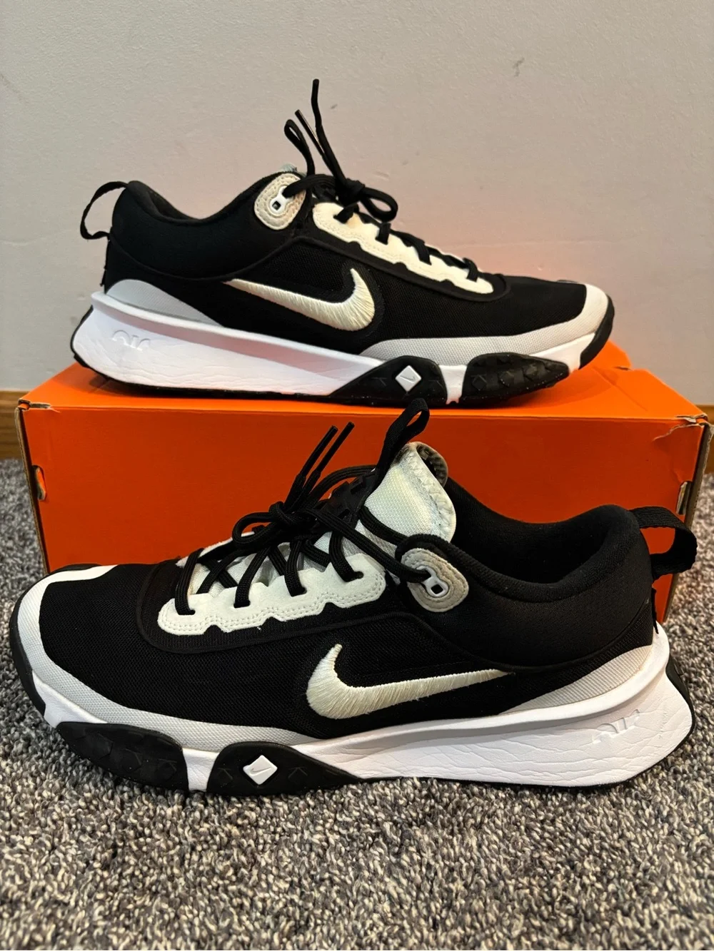 Nike Air Diamond Varsity Turf Black and White Mens Baseball Turf Shoe